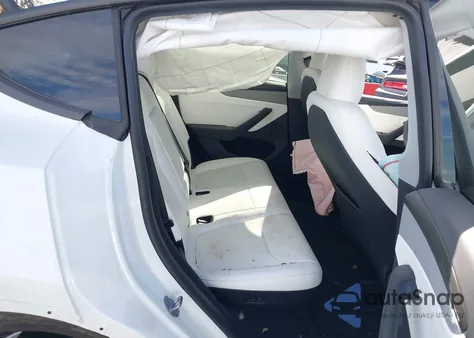 2026 Tesla Model Y Premium Rear-Wheel Drive/Standard Rear-Wheel Drive z USA, uszkodzony, nr VIN 7SAYGDEDXTF440267